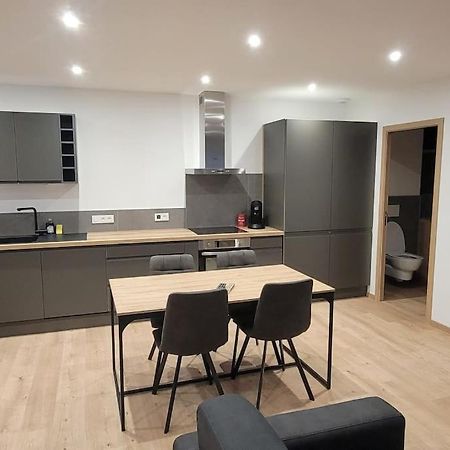 Superbe Appartement T2 Climatise, Idealement Situe Ugine Exterior foto